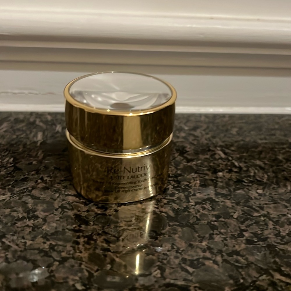 Estée Lauder Re-Nutriv